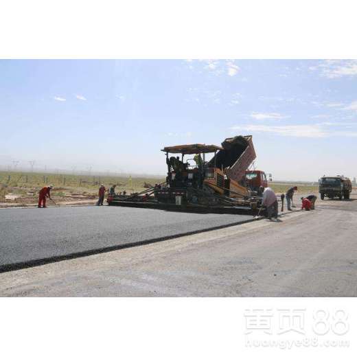 海淀区路面焕新颜 沥青铺油工程助力区域交通提质升级