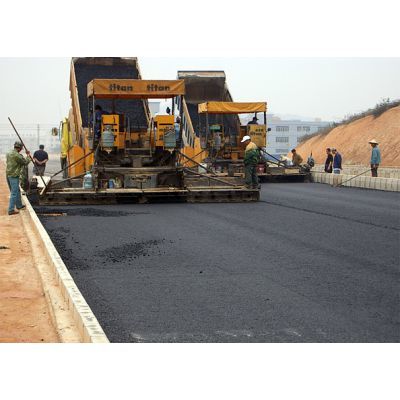 专业化道路路面沥青承包 质效双优的现代筑路之法